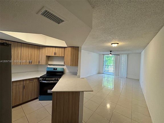 5th image of 8205 Lake Dr #401
