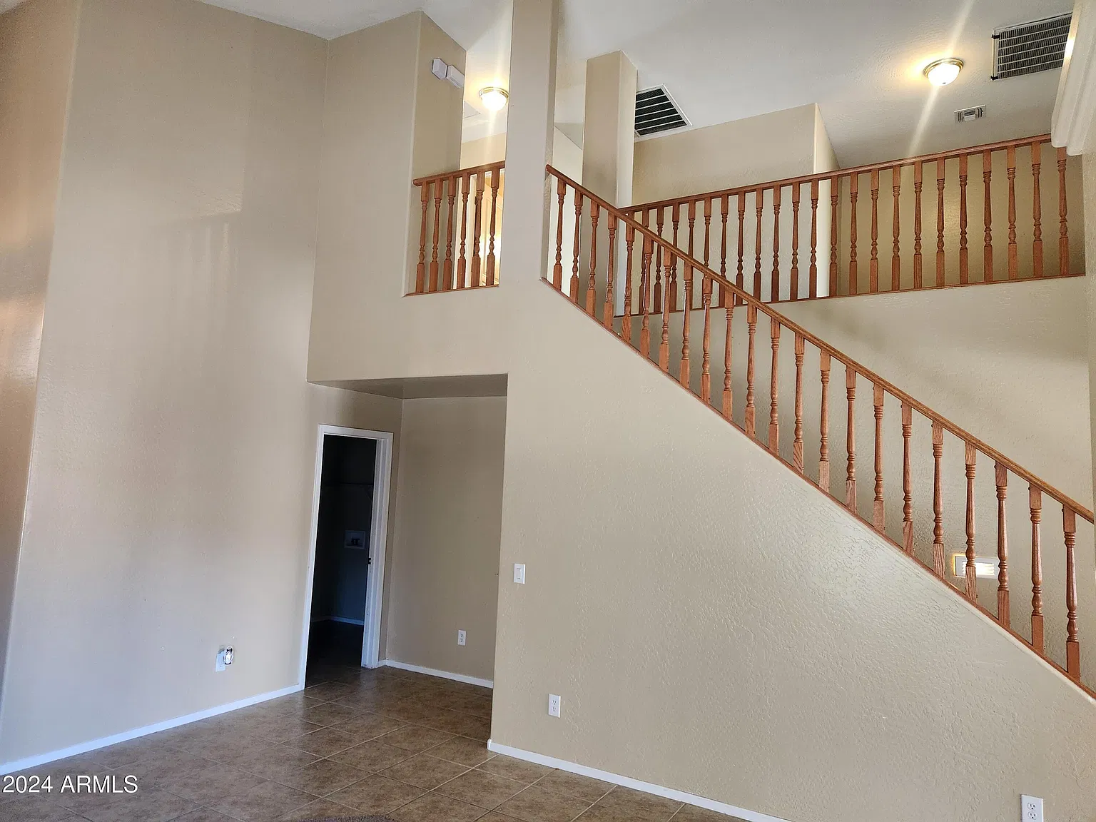 4 bed, 3.0 bath, 2469 sqft, $2,000 — Photo 3