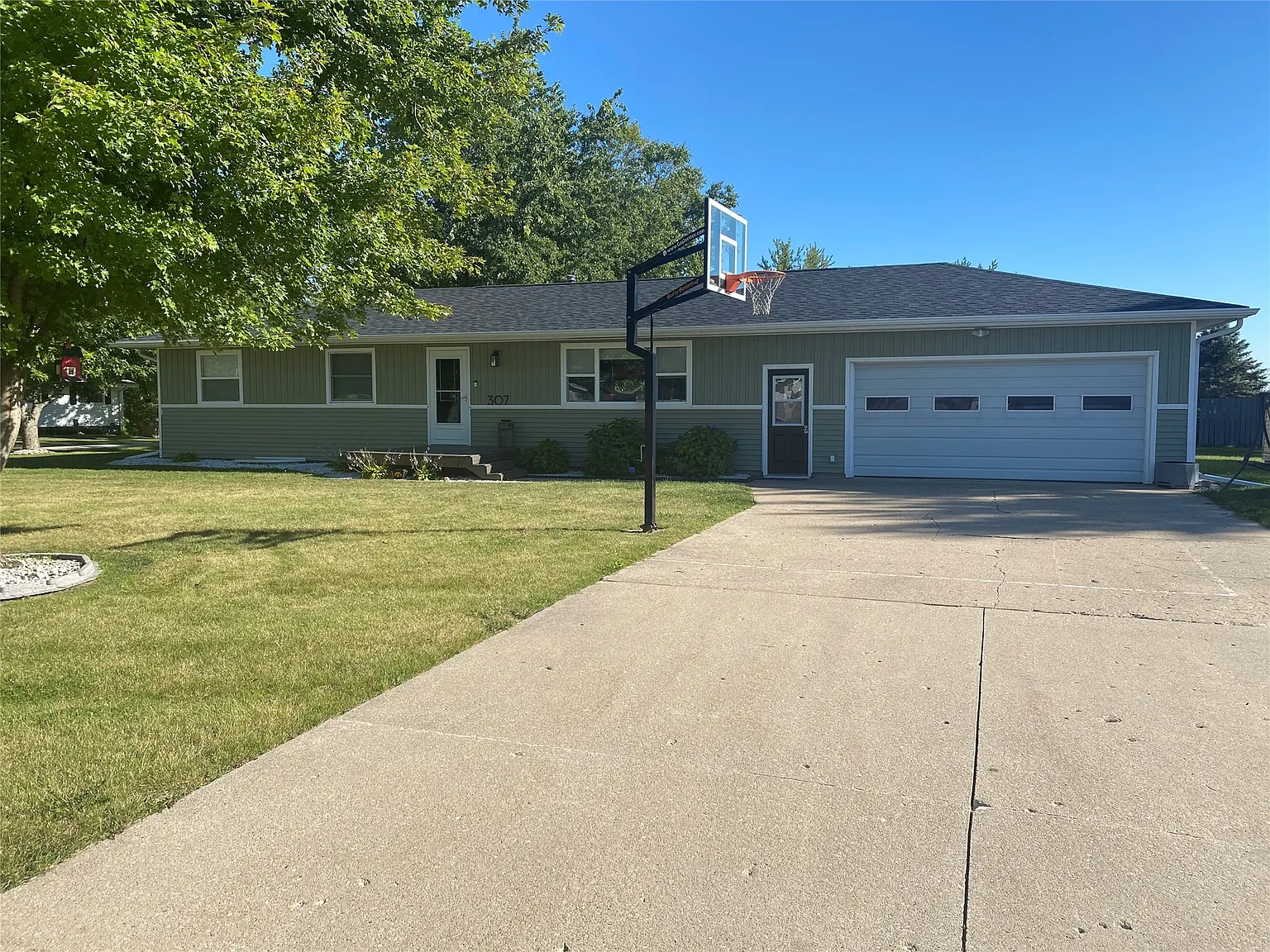 307 Meadow Lane Dr photo 1