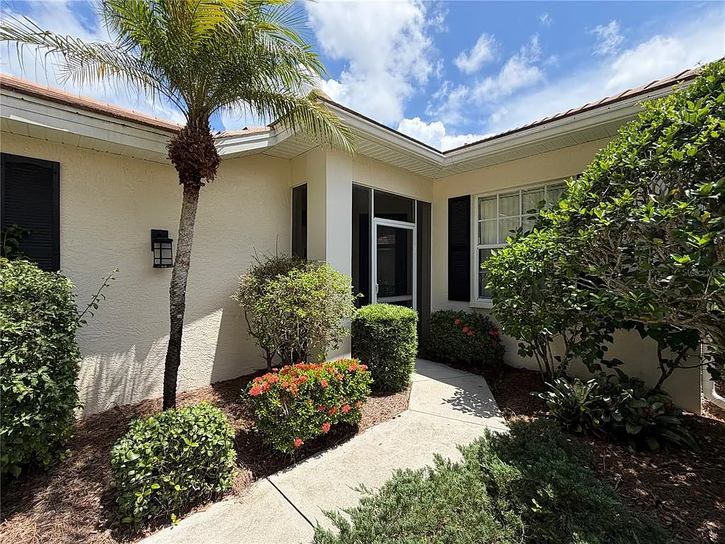 3 bed, 2.0 bath, 1679 sqft, $2,450 — Photo 4