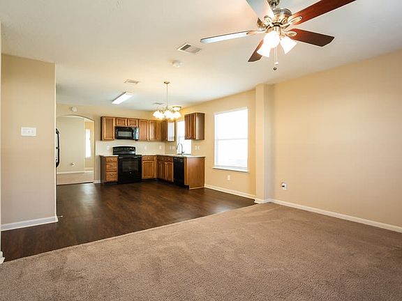 3rd image of 827 Blanchard Hill Ln