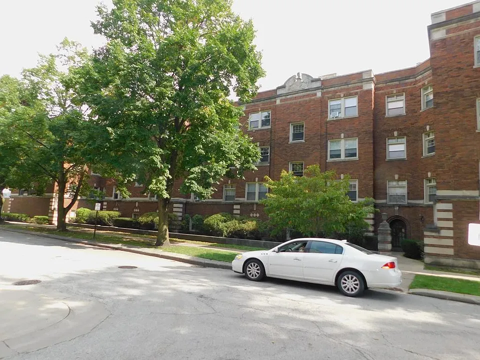 2525-37 Eastwood
