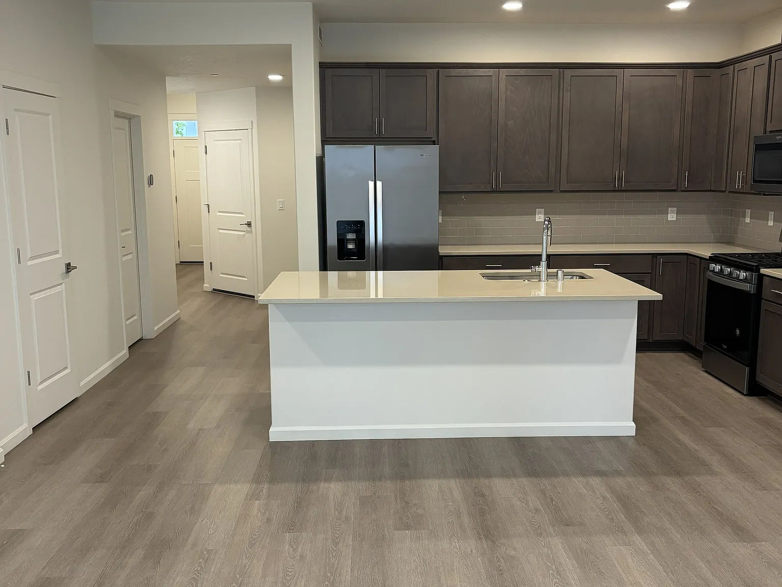 3 bed, 2.5 bath, 1959 sqft, $2,600 — Photo 4
