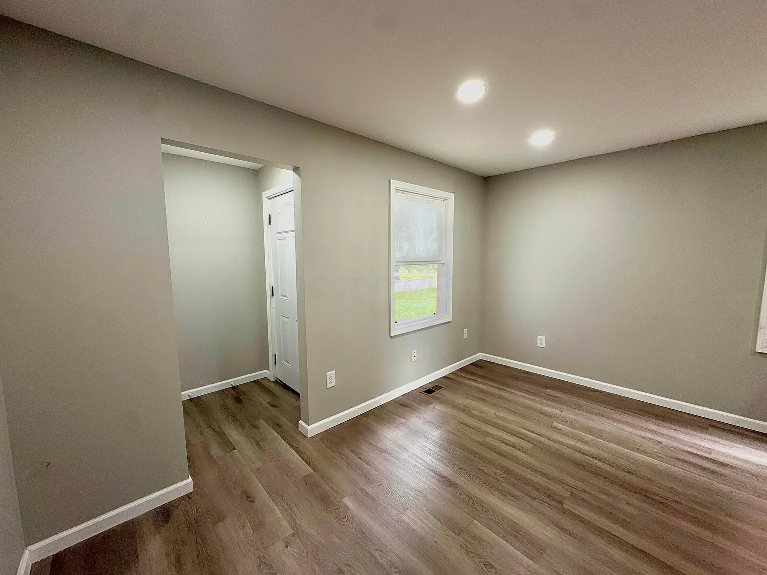 2 bed, 1.0 bath, 1750 sqft, $1,300 — Photo 2