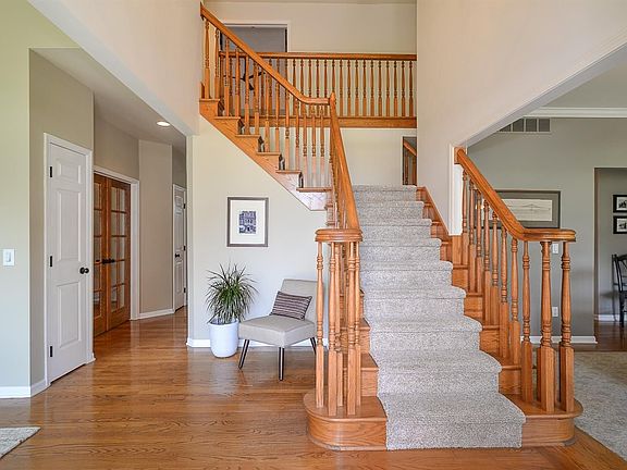 5th image of 5887 Creekview Ct