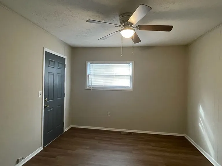 1021 N Sherman Ave — Photo 12