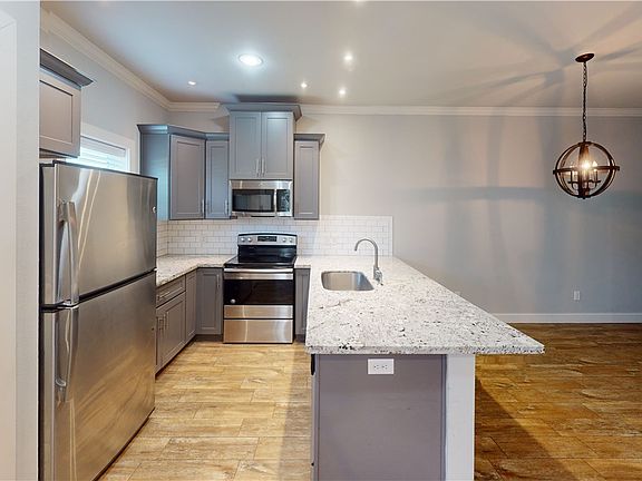 4th image of 203 Brentwood Dr E #36