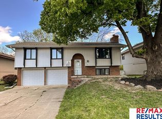 6717 S 75th St, Ralston, NE 68127