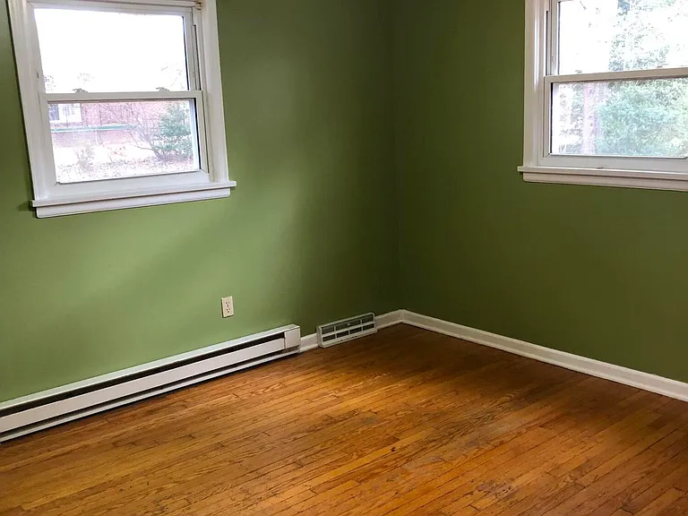 1036 Richmond Ave — Photo 8