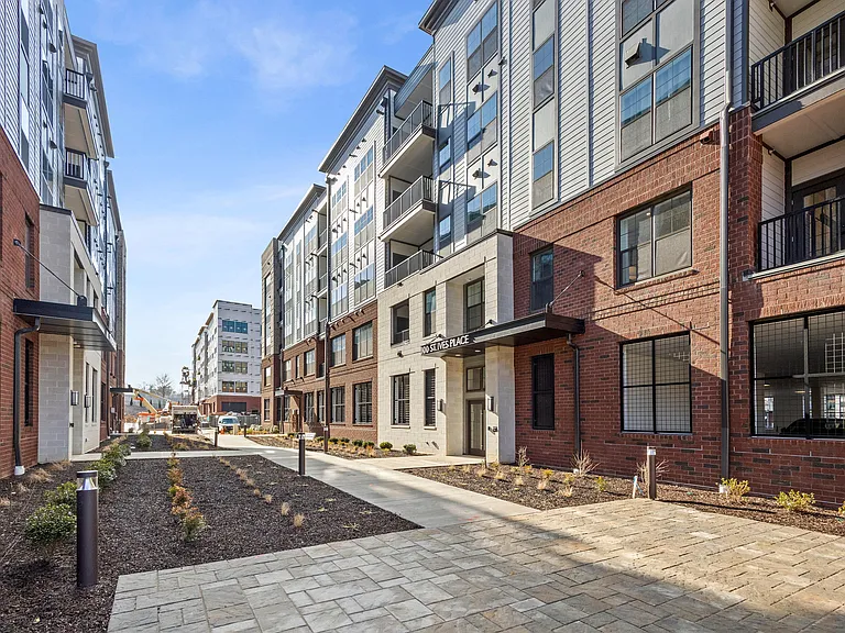 100 Saint Ives Pl #304 — Photo 4