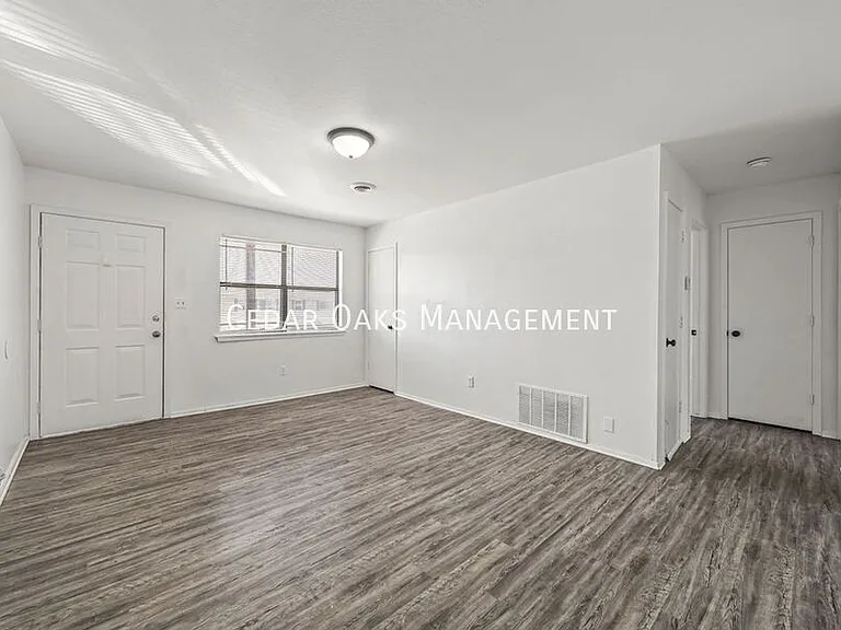 1931 W Deane St #U — Photo 2