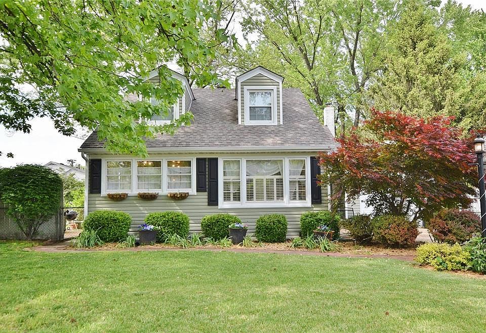 1st image of 15 Saint Walter Ln