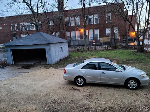 3rd image of 1347 Charles St #1