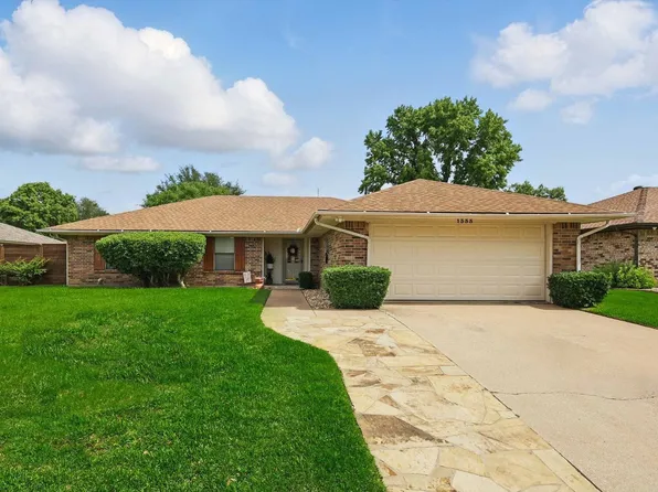 1333 Fieldstone Dr, Bedford, TX 76022
