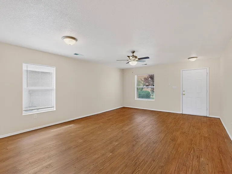 5841 Sandoval Dr NE — Photo 8