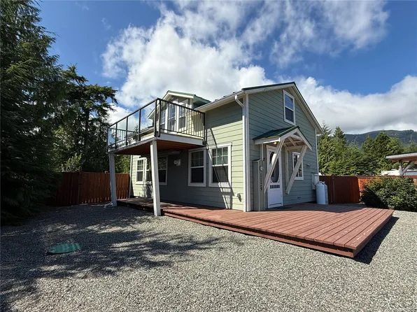 1129 5th St, Cumberland, BC V0R 1S0