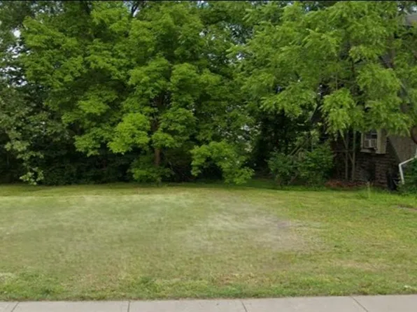 2837 Tracy Ave, Kansas City, MO 64109