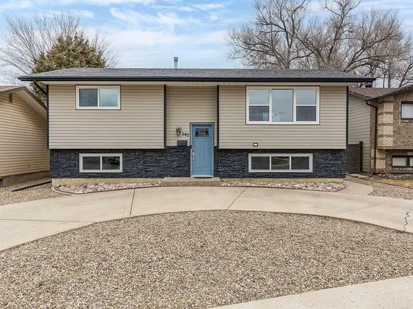 183 W Hull Cres NE, Medicine Hat, AB T1C 1C9