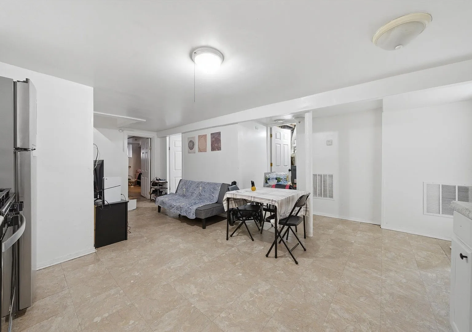 3 bed, 1200 sqft, $1,400 — Photo 3