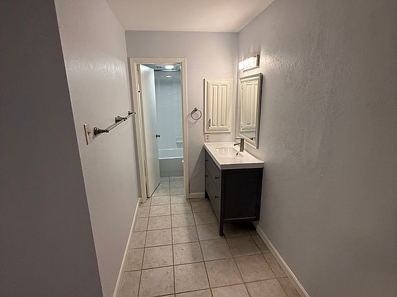 5th image of 847 Dublin Dr APT B
