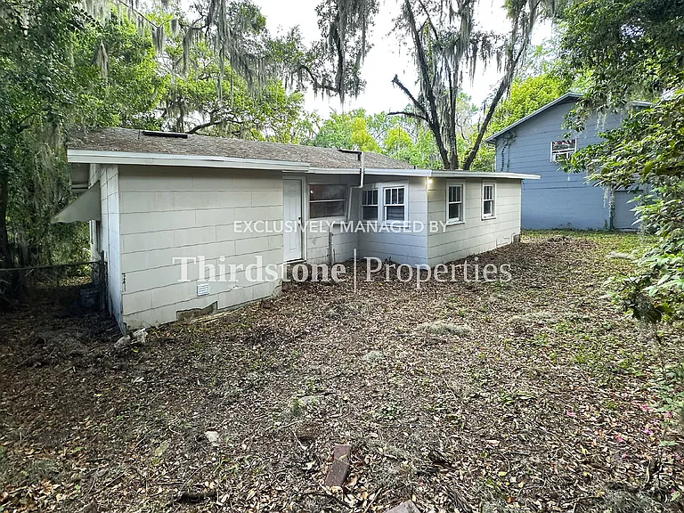 6965 Lorain St — Photo 27