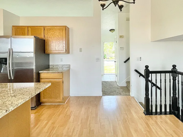 617 E Orangewood Ln — Photo 10