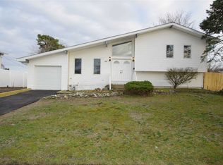 131 W Court Dr, Centereach, NY 11720