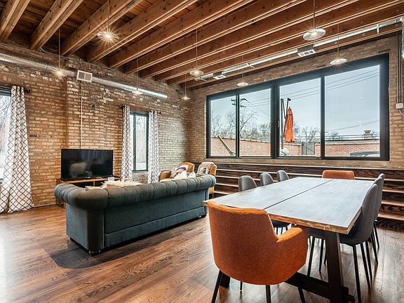4th image of 1758 W Wellington Ave #2