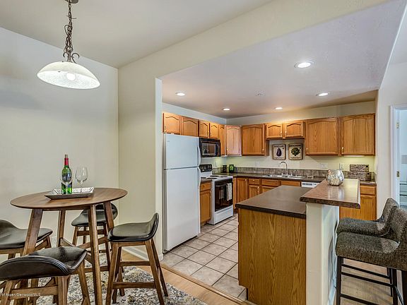 5th image of 2701 Midland Ave Unit 828