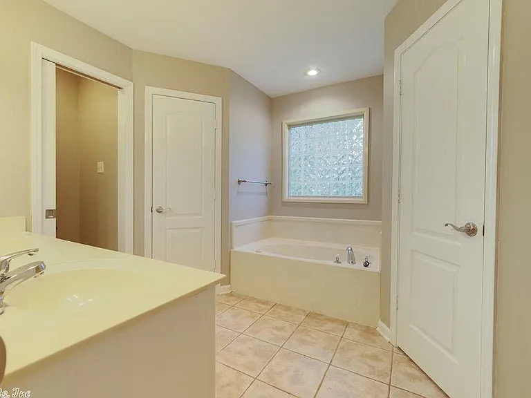 20 Twin Lakes Dr — Photo 12