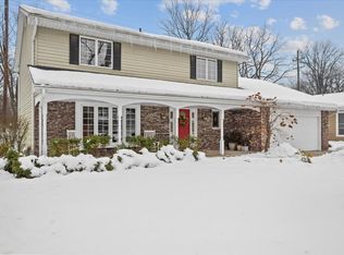 568 Republic Rd, Batavia, IL 60510