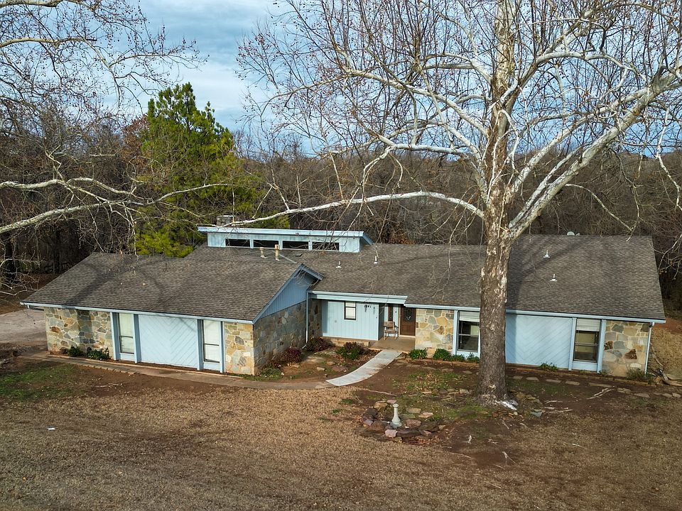The house has a new paint color. This is the current color of the house!