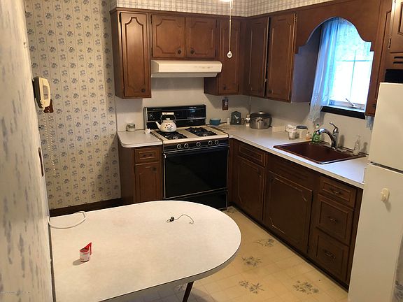 4th image of 381 Lathrop Ave