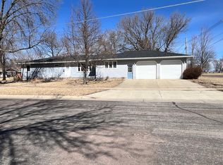 206 E 8th St, Madison, MN 56256