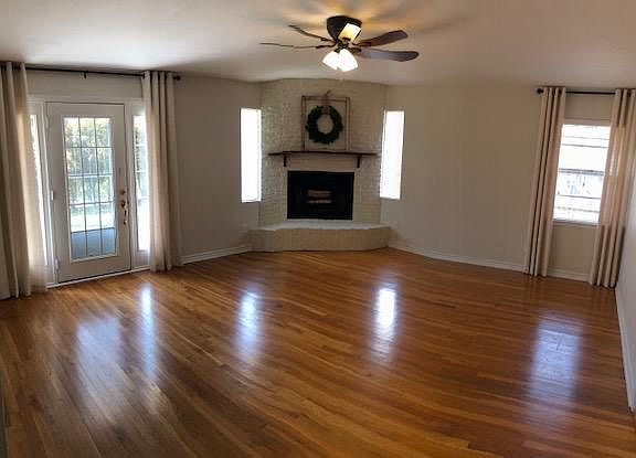 3rd image of 1205 Magnolia Dr