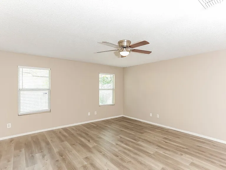 8761 Stonebriar Ln — Photo 12