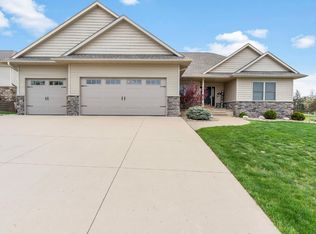 104 Ridge Dr, Fairfax, IA 52228