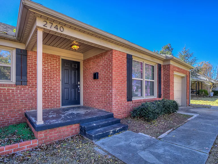2740 Clermont Pl — Photo 3