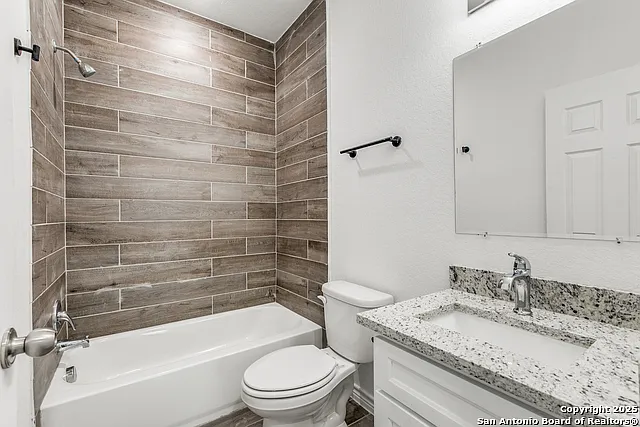 1835 W Poplar #402 — Photo 25