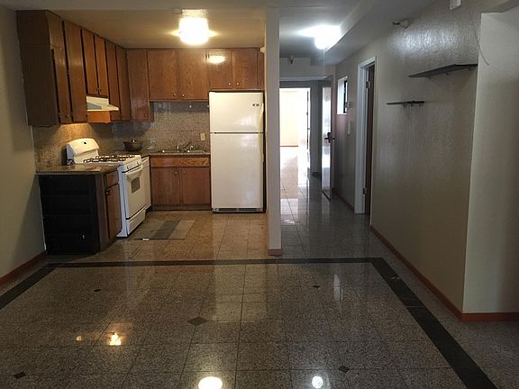 2nd image of 442 Taraval St
