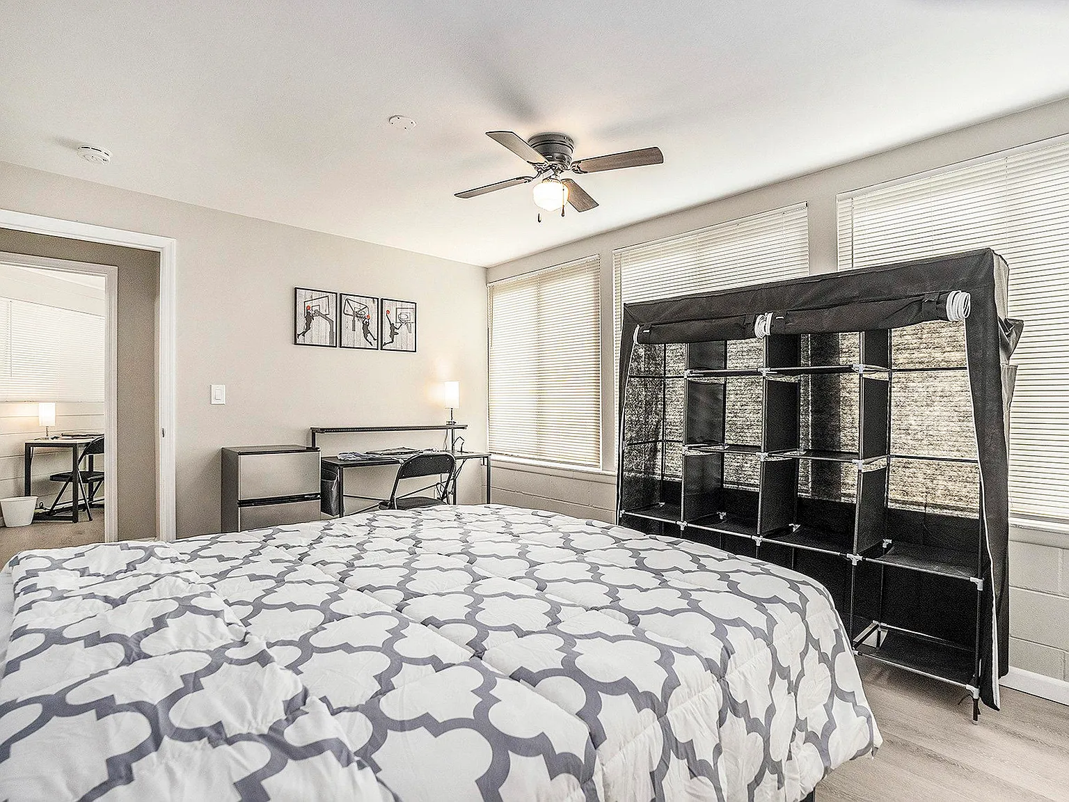 4 bed, 2.0 bath, 2321 sqft, $884 — Photo 3