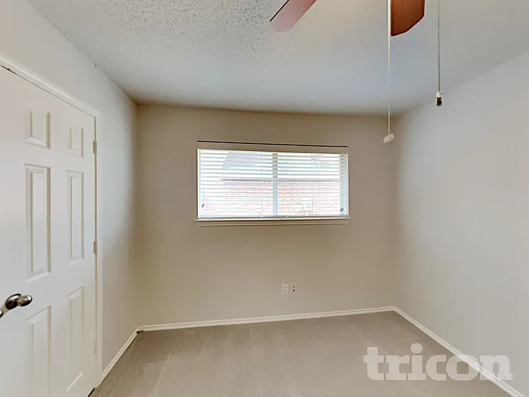 906 Pheasant Dr — Photo 10