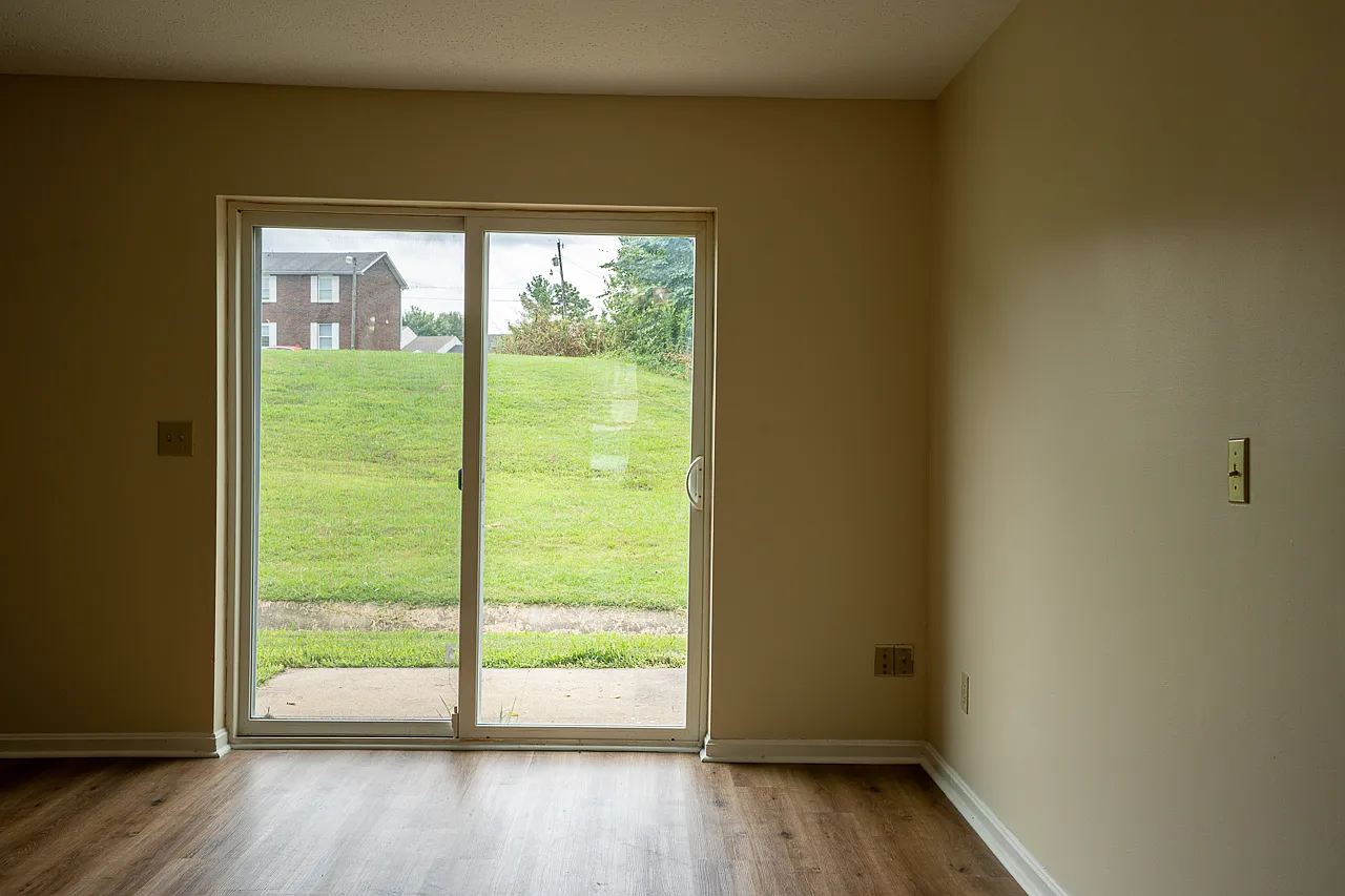 2 bed, 1.5 bath, 1152 sqft, $925 — Photo 2