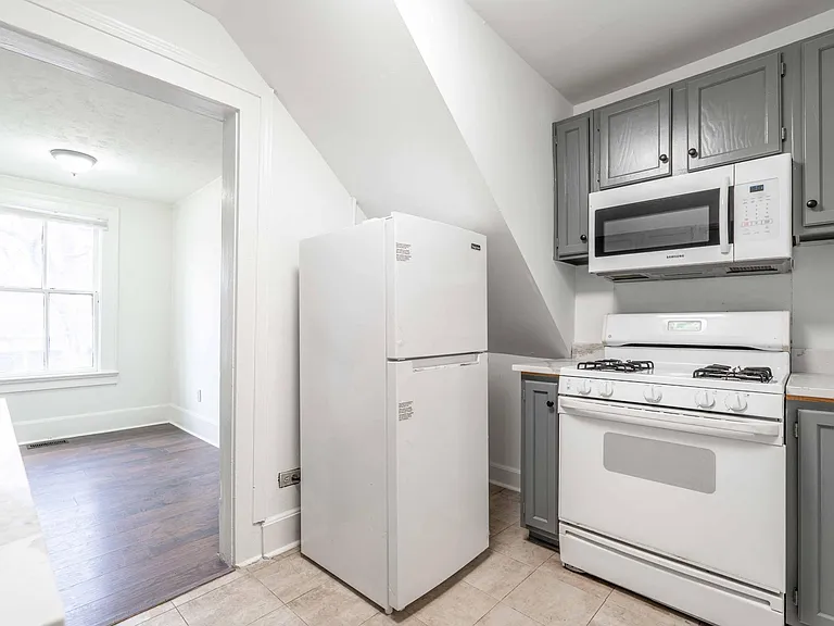 695 Queen St SW #4 — Photo 19