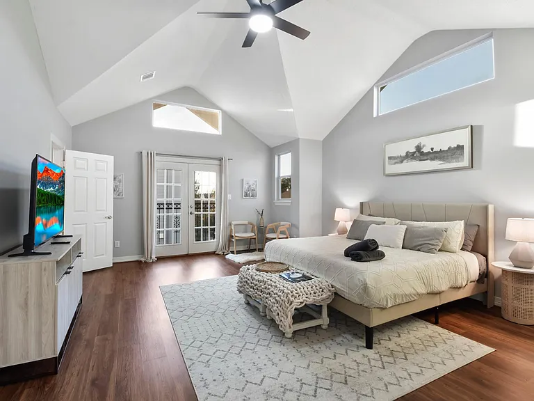 1202 W 25th St — Photo 13