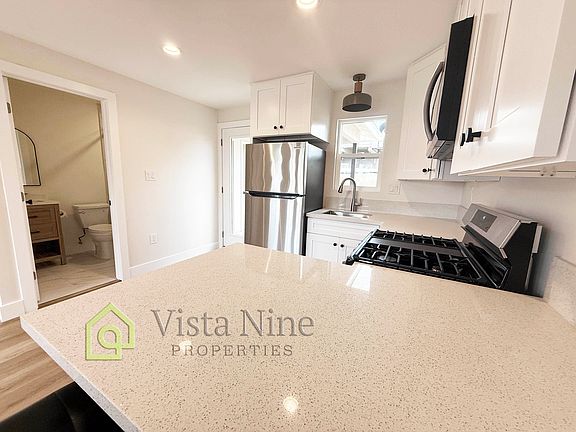 Bar counter. Quartz countertops