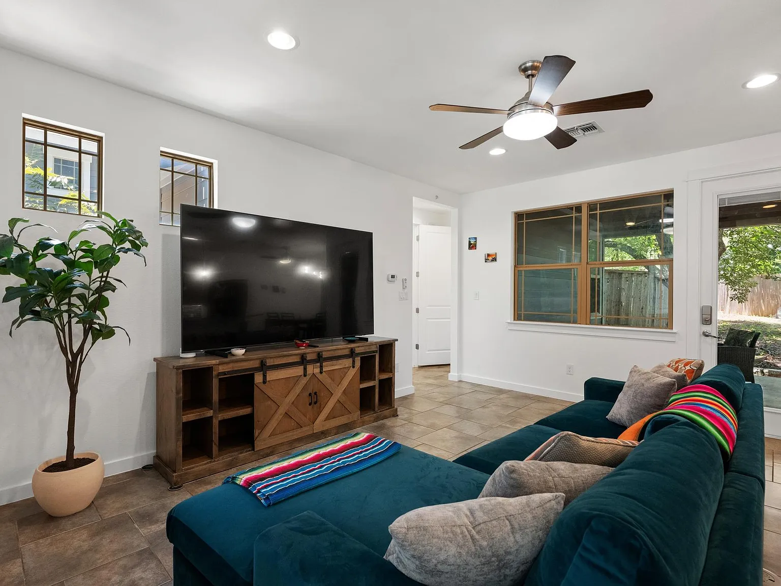 2 bed, 2.5 bath, 1509 sqft, $3,800 — Photo 3