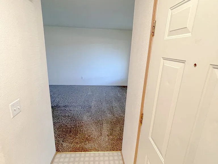 5410 N Hills Dr — Photo 8