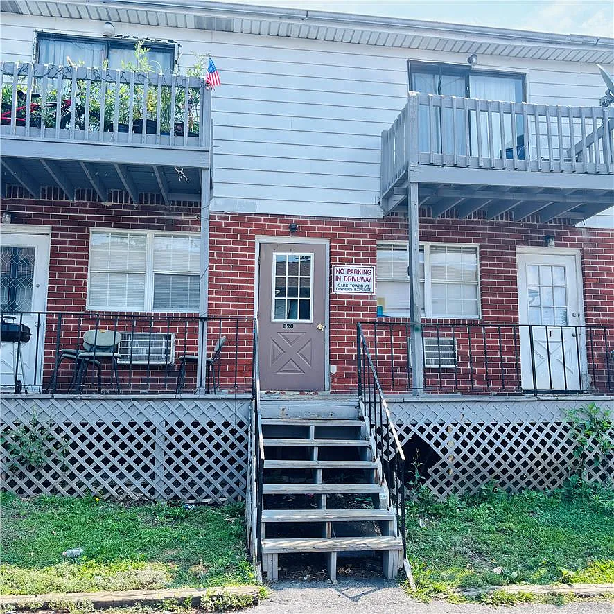 2 bed, 1.5 bath, 700 sqft, $1,600 — Photo 2