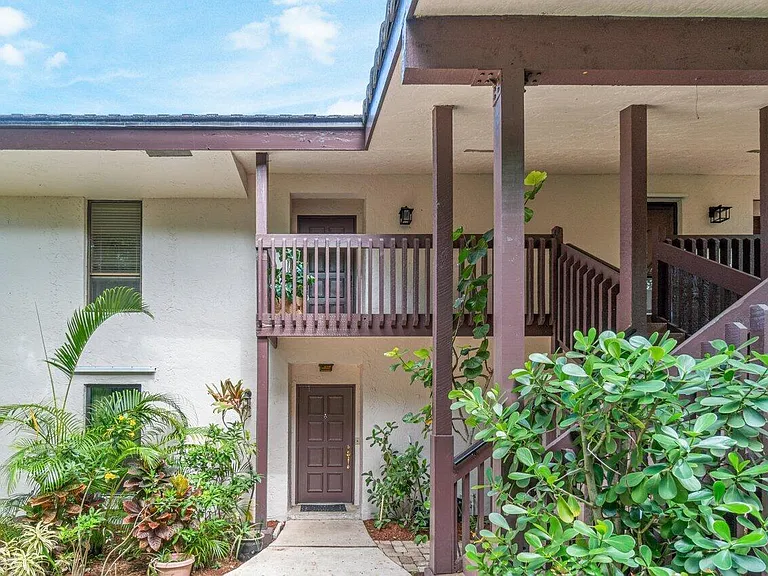 9240 Sabal Ridge Cir #B — Photo 4